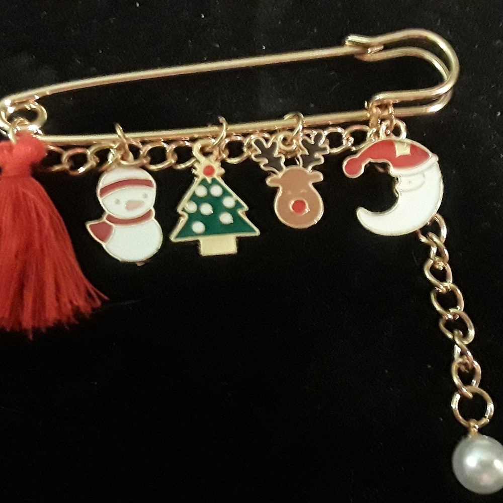 Christmas Pin, Charms, Safety Pin Jewelry